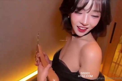 韩国美少女和人约炮车震当母狗