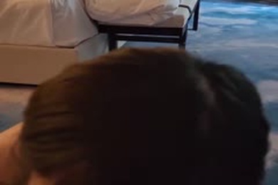 调教母狗狗爬过来口交